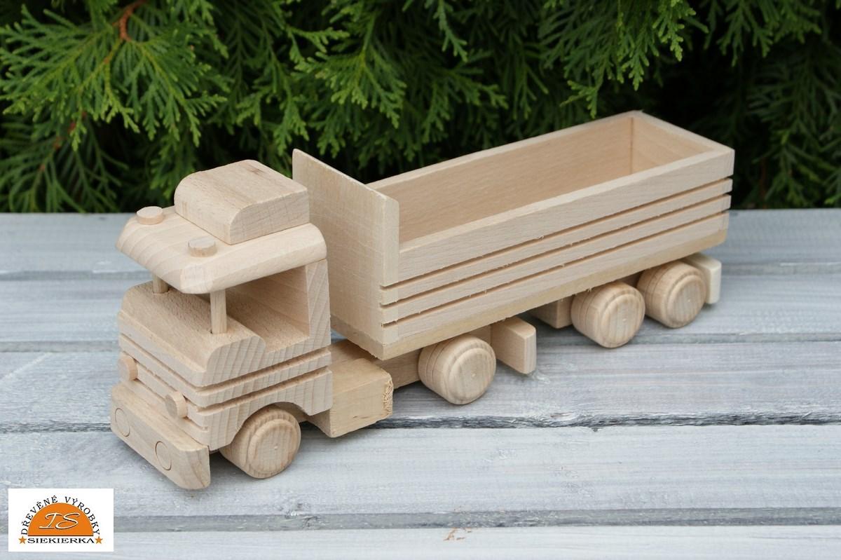 Dřevěné nákladní auto s korbou