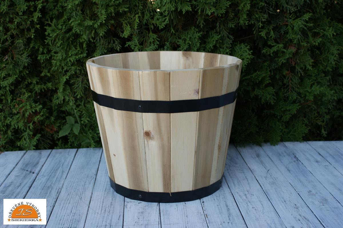 Dřevěný květináč, obal s kováním