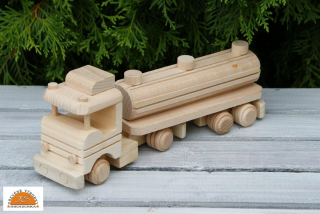 Dřevěné nákladní auto s korbou – cisterna